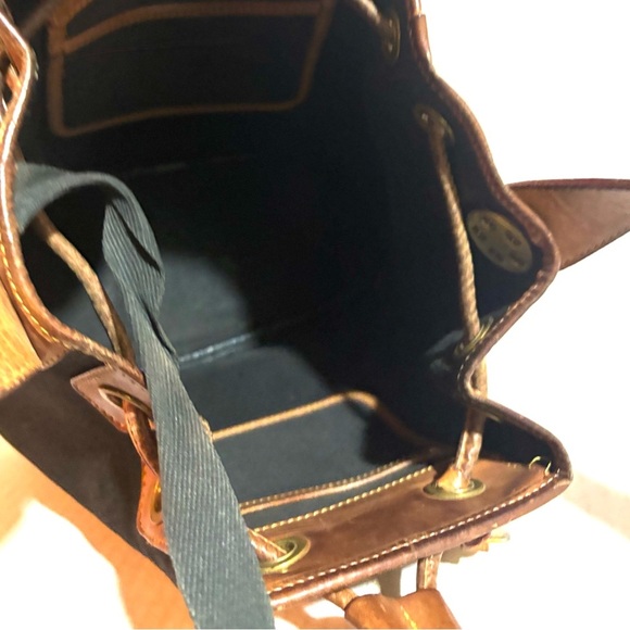 Elegant Black and Brown Bucket Bag - Picture 5 of 13